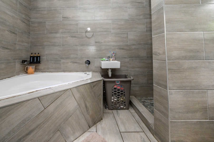 9 Bedroom Property for Sale in Algoa Park Eastern Cape